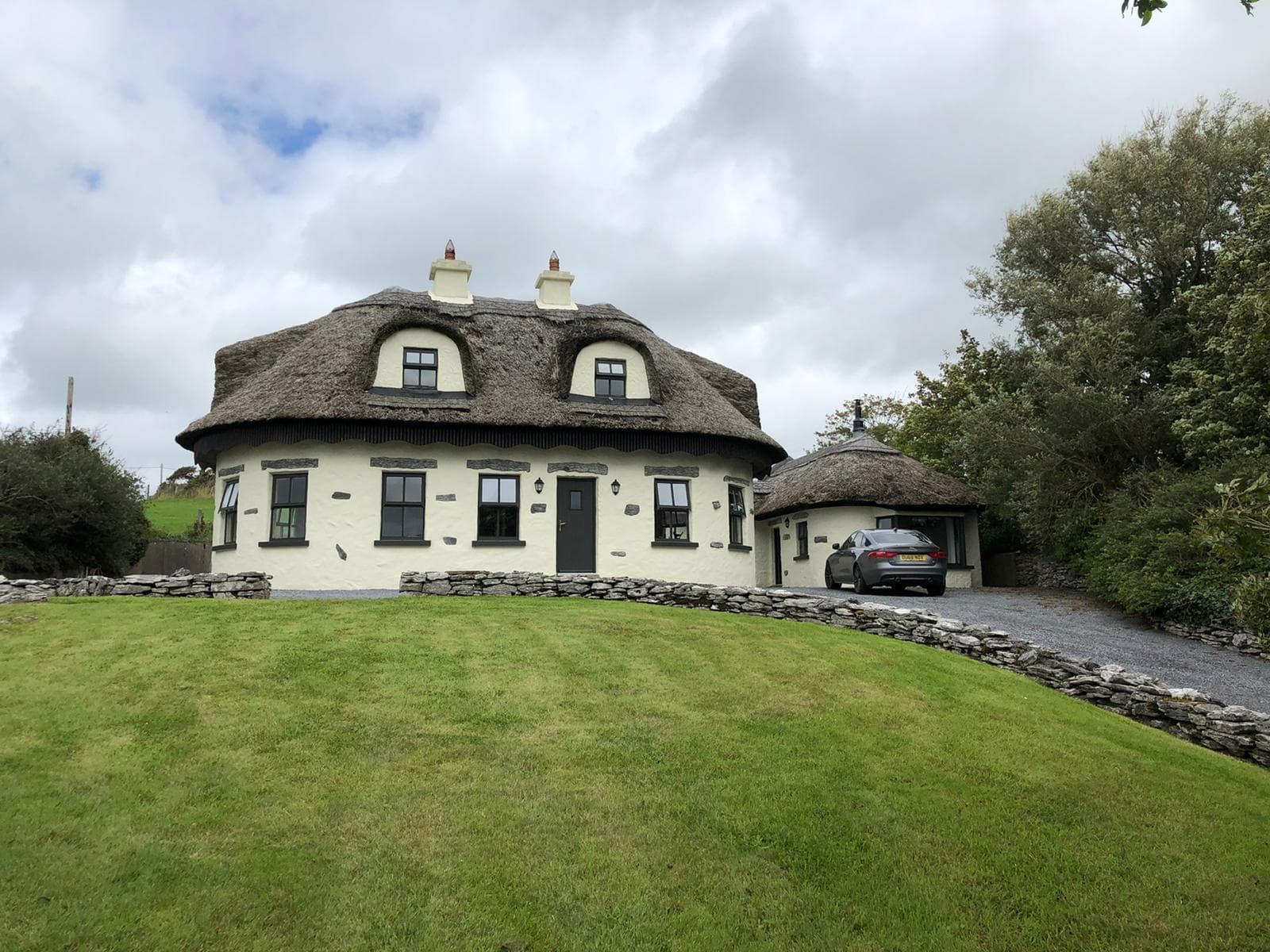 10 nights Ryder Cup accommodation. Two houses providing four bedrooms. 5 minutes from Lahinch Golf club. 20 minutes from Trump Doonbeag course or Dromoland Castle.